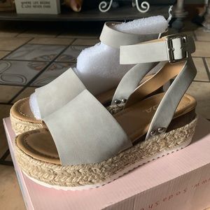 ❤️❤️ Girls Platform Sandals size 5.5 SUPER CUTE!!!